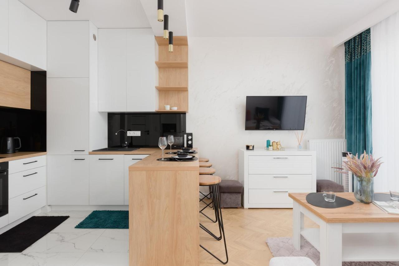 Warsaw Kotsisa Apartments With Parking By Noclegi Renters 外观 照片